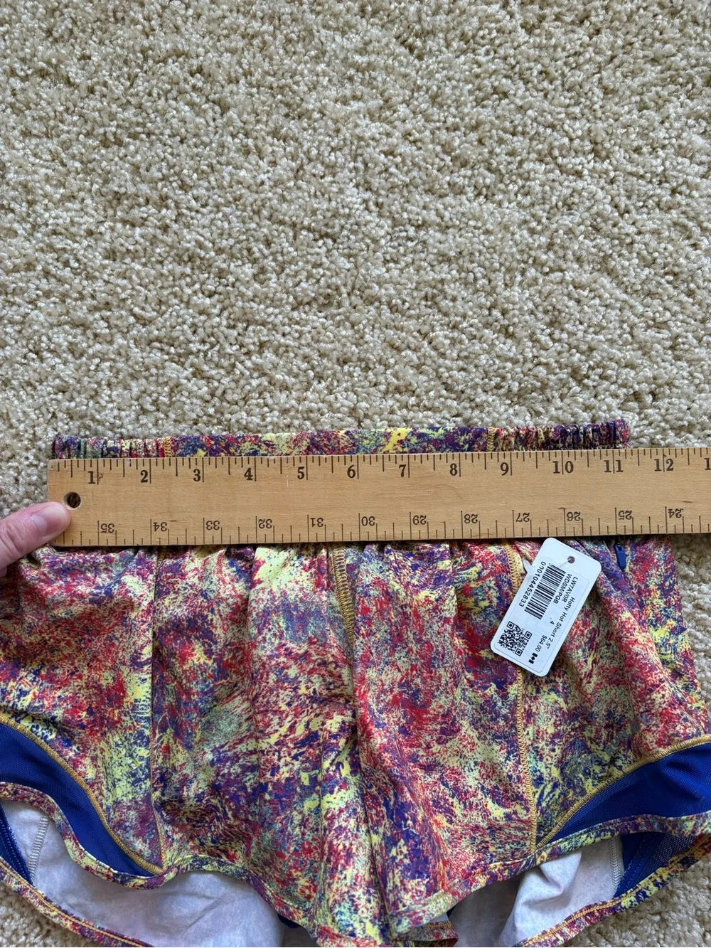 Lululemon Hotty Hot Short 2.5” SeaWheeze 2019 Multi Abstract Print Size 4‎ NWT